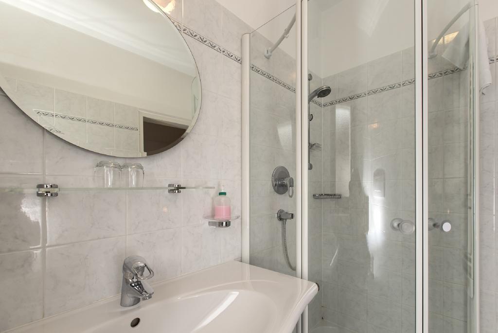 Hotel Schoenblick Sexten Номер фото